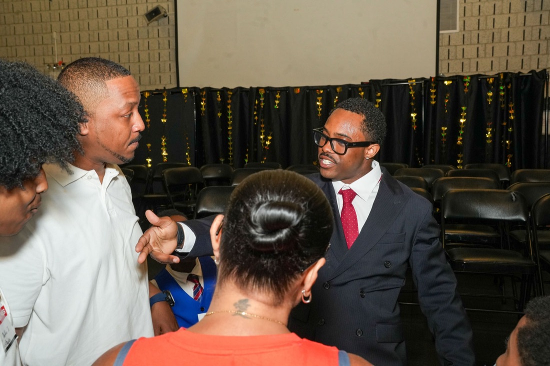 A candid moment among inductees and mentors.